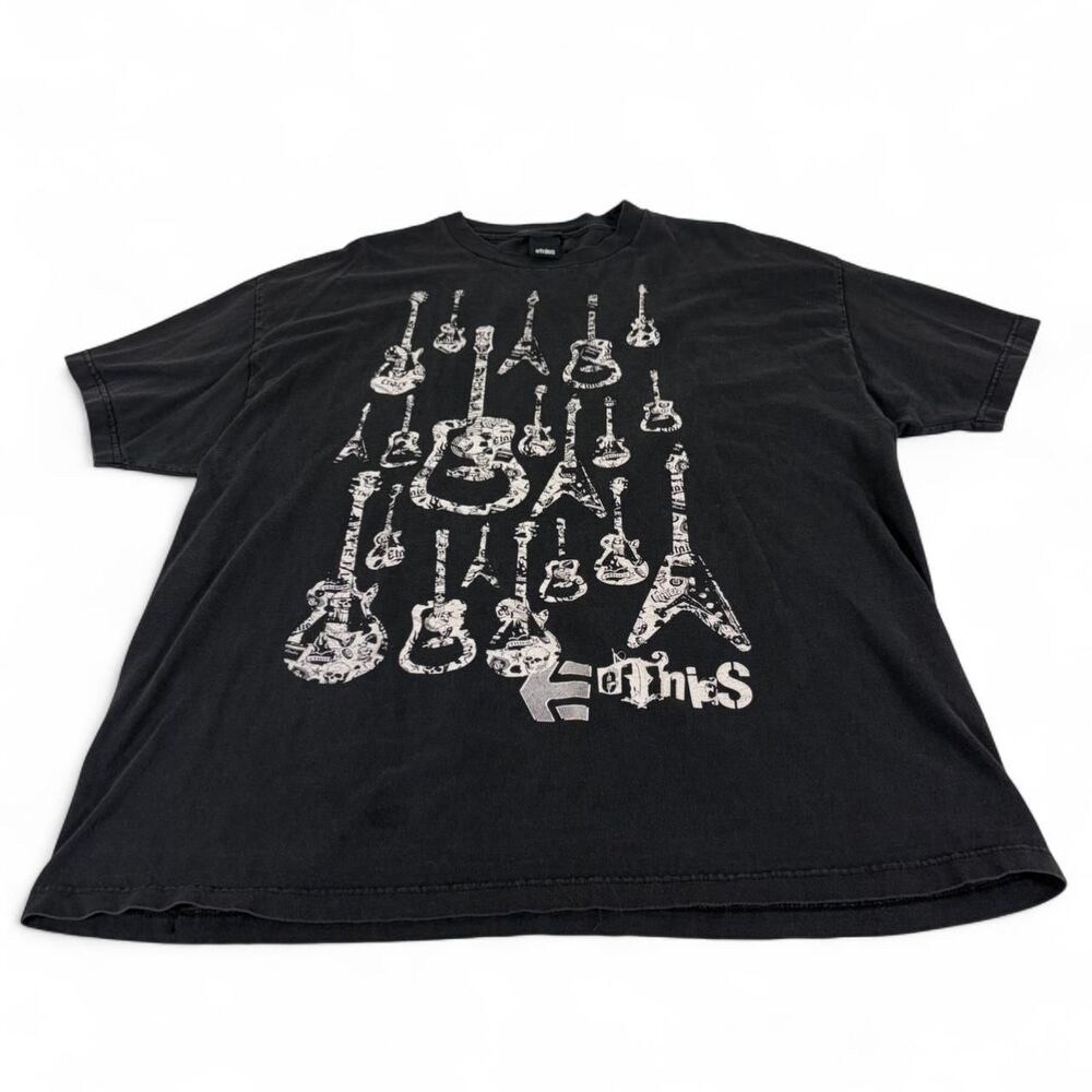 Etnies Men's White and Black T-shirt